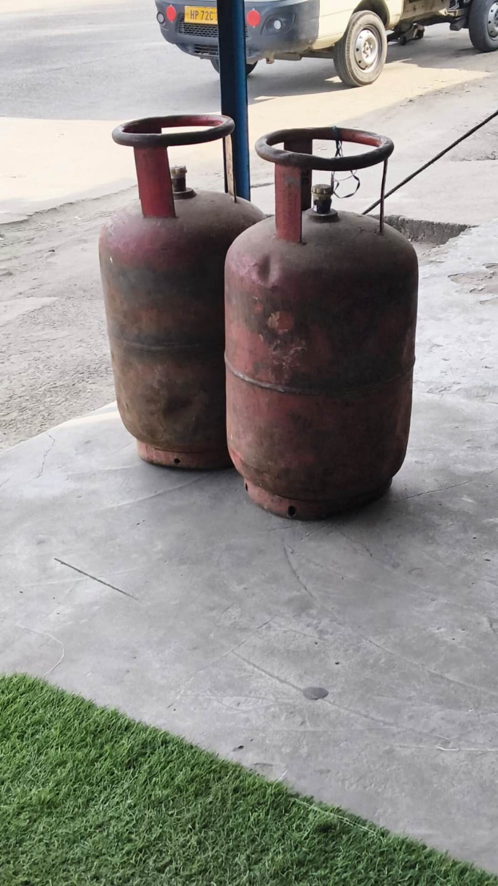 Residents of Tahliwal Industrial Area Troubled by Gas Cylinder Shortage